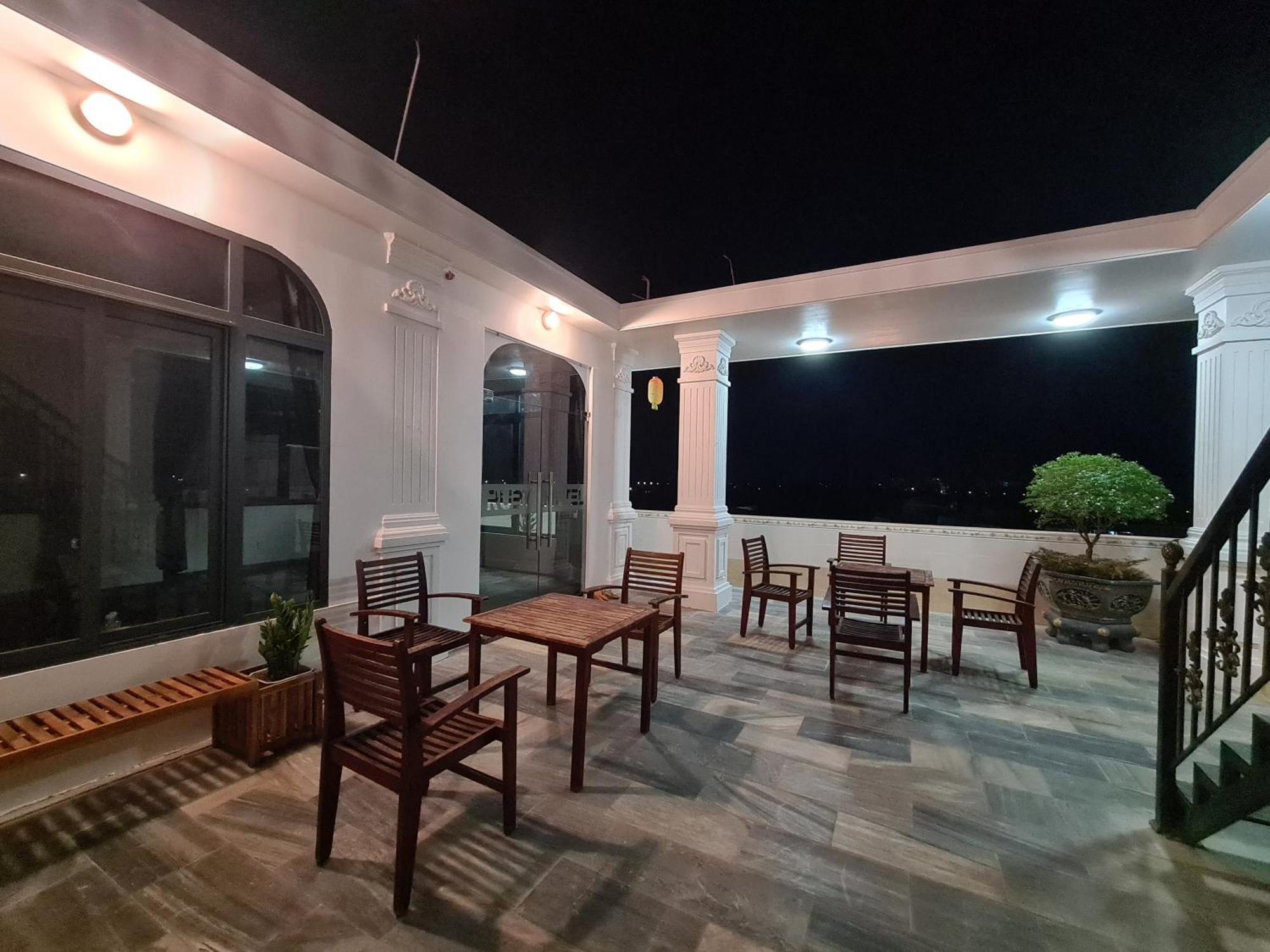 Ruby Hotel Vinh Long Bagian luar foto